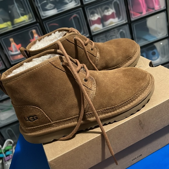 Tan size 5 neumel Uggs - Picture 4 of 5